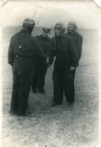 Поздравление к-ра полка полковника Богданова с первым самостоятельным  полётом на МИГ-15, Ейск, 1954